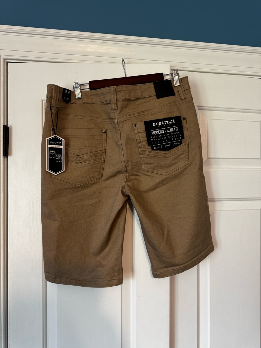 Modern Slim Fit Men’s Shorts — Khaki